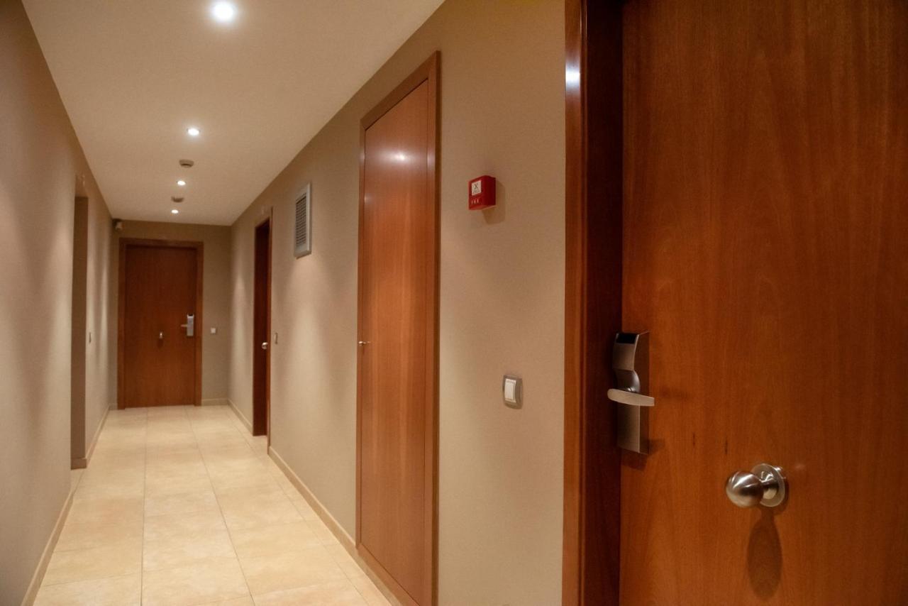 Aparthotel Iceberg Sant Julià de Lòria Екстериор снимка