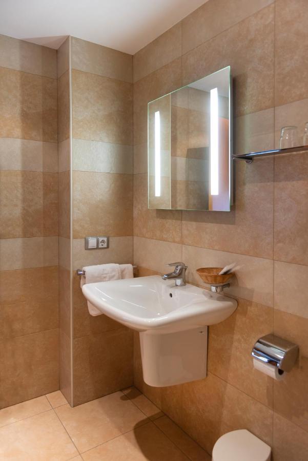 Aparthotel Iceberg Sant Julià de Lòria Екстериор снимка